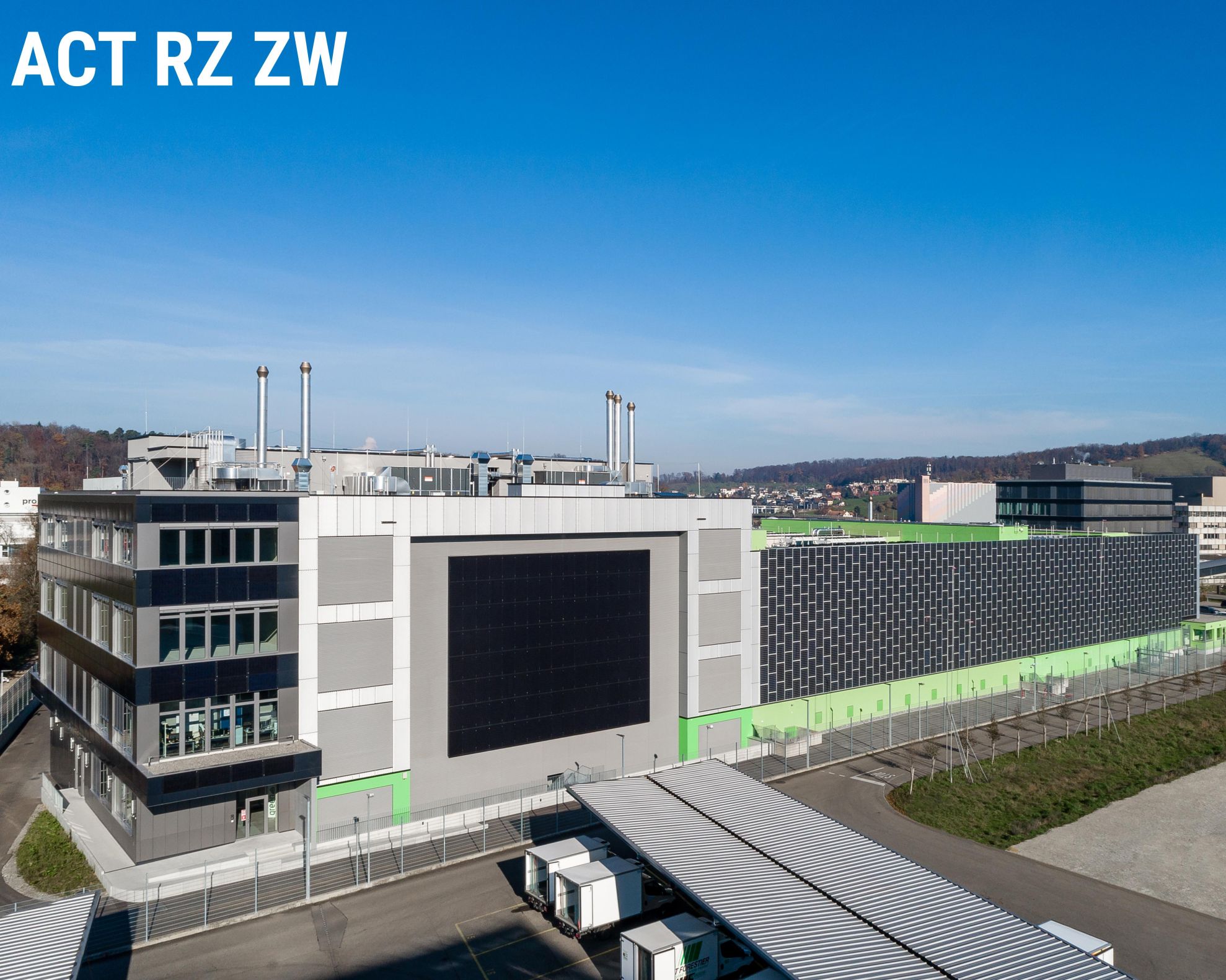 ACT RZ ZW unser Rechenzentrum: Sicherheit auf höchstem Niveau.
Bis zu acht Sicherheitszonen, mehrstufige Authentifikation, Sicherheitspersonal rund um die Uhr, Kameraüberwachung und die zertifizierten Prozesse sorgen dafür, dass Ihre Daten und Systeme in den Rechenzentren Zürich-West sicher aufgehoben sind. Die Informationssicherheit wird laufend überprüft, ebenso die Prozesse und Notfallkonzepte des übergeordneten Business Continuity Management-Systems. Mit einem Management and Operations Stamp of Approval des Uptime Institutes entspricht Zürich-West 3 höchsten internationalen Standards im Bereich der Prozesse. Der Datacenter-Campus ist auf eine hohe Energieeffizienz ausgerichtet, welche konstant geprüft und optimiert wird. Teil des nachhaltigen Konzepts sind Kaltgang-Einhausungen, die Nutzung von Umgebungsluft zur Kühlung (Freecooling) und eine präzise Abstimmung von Anlagen, Kundensystemen und Temperaturen. Für den Betrieb nutzen wir 100% erneuerbare Energie. Unsere Datacenter verfügen über redundante Glasfaserzugänge und erschliessen über 50 verschiedene Carrier. Über private Direktanbindungen erhalten Sie zudem Zugang zu den führenden Cloud-Anbietern (Hyperscalern) und zu mehr als 700 Datacenter-Standorten weltweit. Als Core-Site des grössten Schweizer Internetaustauschknotens (SwissIX) und mit einem redundanten Glasfaserring zwischen sämtlichen Green Datacentern bieten wir für alle Ihre Connectivity-Bedürfnisse die optimale Lösung. 